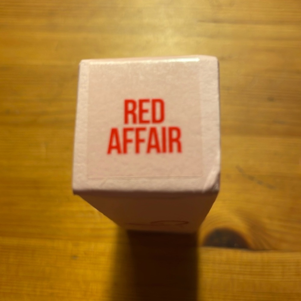 Jeffree Star Velvet Lipstick Red Affair Full-size NWT